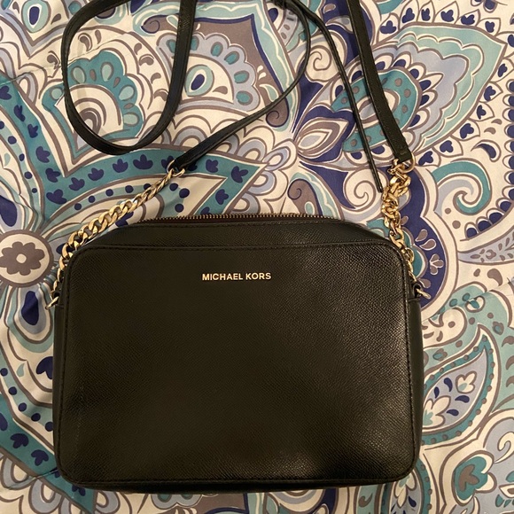 Michael Kors Handbags - Michael Kors Black Crossbody purse